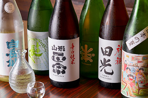 ラインナップは四季折々。旬の食材を引き立てる日本酒が勢揃い
